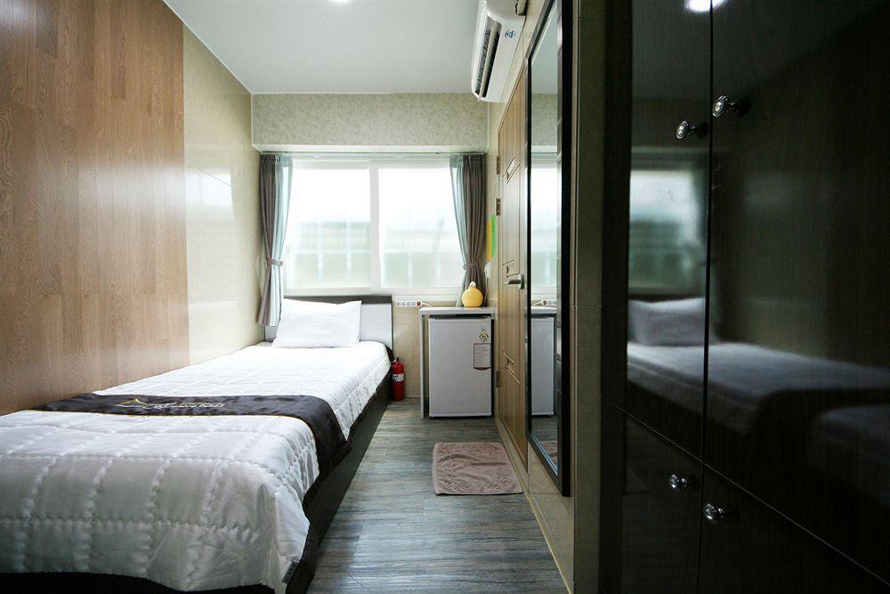 Guesthouse Myeongdong 2 Seoul Exterior photo