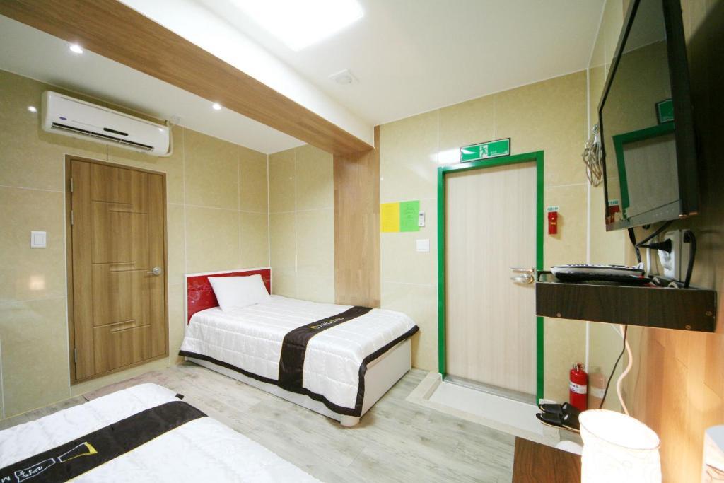 Guesthouse Myeongdong 2 Seoul Room photo