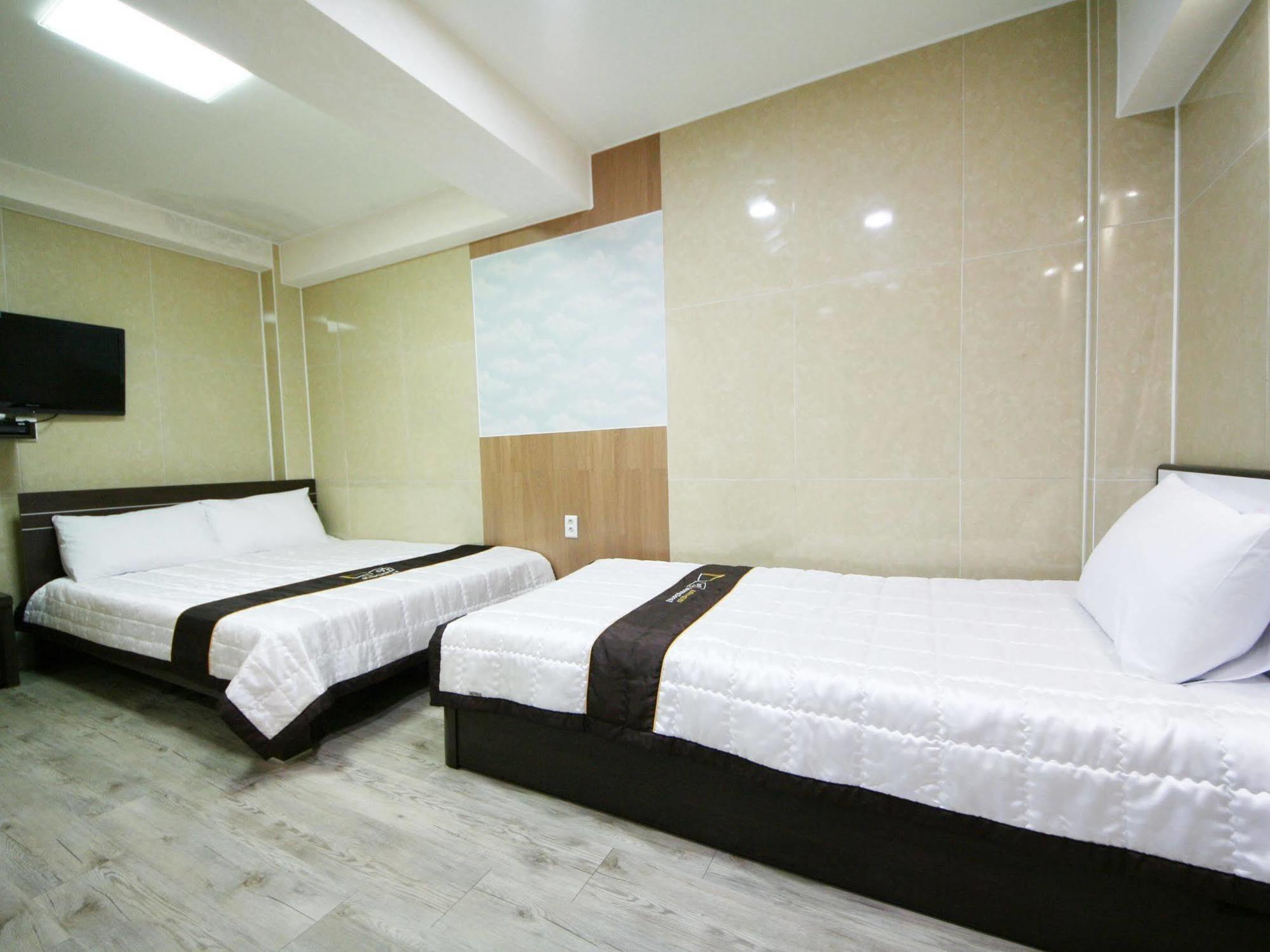 Guesthouse Myeongdong 2 Seoul Exterior photo