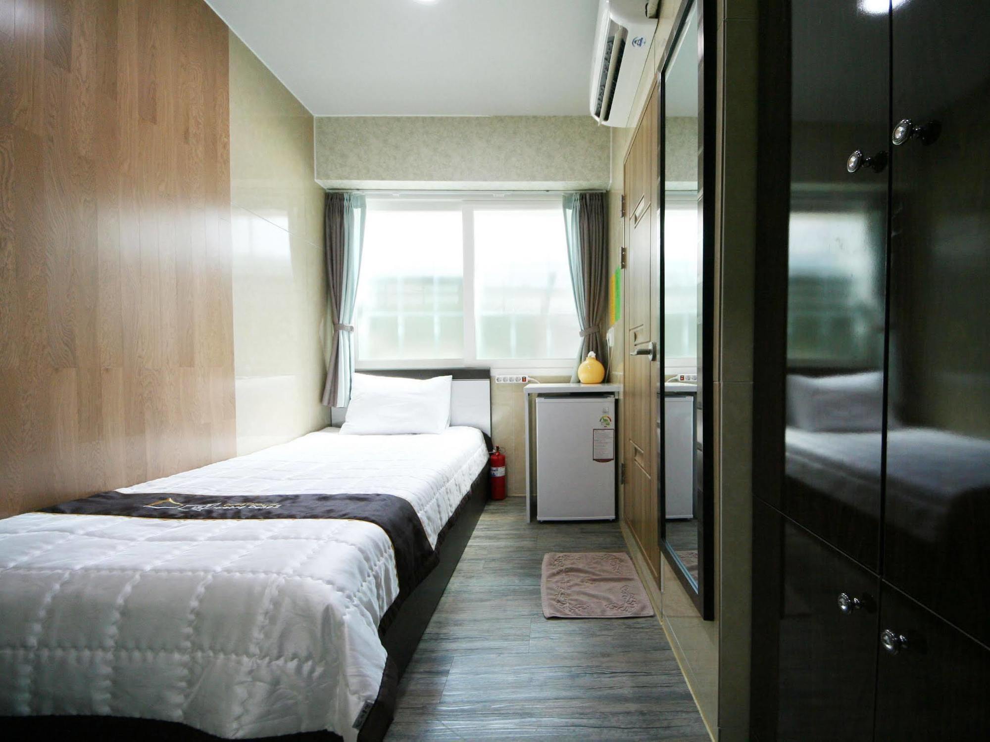 Guesthouse Myeongdong 2 Seoul Exterior photo
